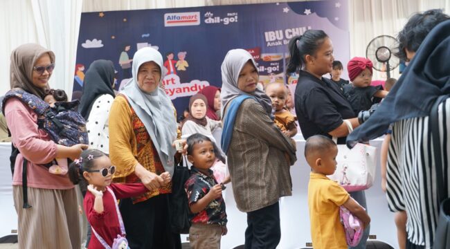 2.800 penerima manfaat di 28 titik, khususnya ibu dan anak, melalui layanan kesehatan dan edukasi gizi di gerai Alfamart. Foto: Ist
