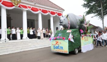 Gubernur Banten Andra Soni saat membuka Karnaval Panjang Mulud tingkat Provinsi Banten di Halaman Gedung Negara Provinsi Banten, Kota Serang. Foto: Ist