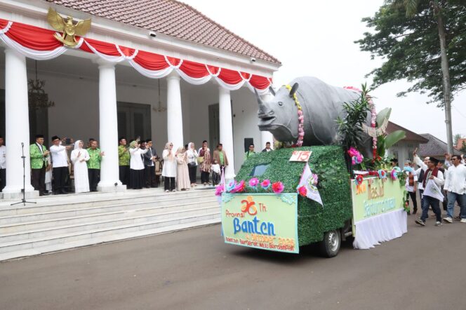 
 Gubernur Banten Andra Soni saat membuka Karnaval Panjang Mulud tingkat Provinsi Banten di Halaman Gedung Negara Provinsi Banten, Kota Serang. Foto: Ist