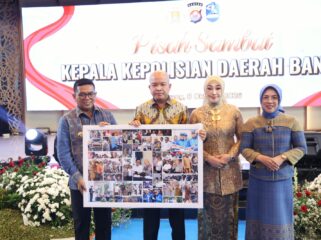 Gubernur Banten Andra Soni menyampaikan apresiasi dan terima kasih kepada Irjen Pol. Hengki atas pengabdian serta kerja samanya selama menjabat sebagai Kapolda Banten. Foto: Ist