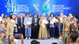 Gubernur Banten Andra Soni usai menyaksikan peragaan busana (fashion show) Karya Kreatif Banten di Bintaro Jaya Xchange Mall, Kota Tangerang Selatan. Foto: Ist