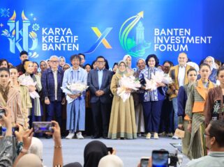 Gubernur Banten Andra Soni usai menyaksikan peragaan busana (fashion show) Karya Kreatif Banten di Bintaro Jaya Xchange Mall, Kota Tangerang Selatan. Foto: Ist
