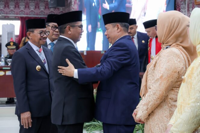 
 Gubernur Banten Andra Soni saat menghadiri rapat paripurna pengucapan sumpah/janji Saiful Milah sebagai Ketua DPRD Kota Tangerang. Foto: Ist