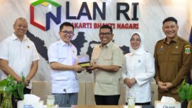 Gubernur Banten Andra Soni saat pertemuan strategis di Kantor Pusat Lembaga Administrasi Negara Republik Indonesia (LAN RI) di Jalan Veteran Nomor 10, Jakarta Pusat. Foto: Ist