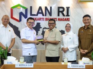 Gubernur Banten Andra Soni saat pertemuan strategis di Kantor Pusat Lembaga Administrasi Negara Republik Indonesia (LAN RI) di Jalan Veteran Nomor 10, Jakarta Pusat. Foto: Ist