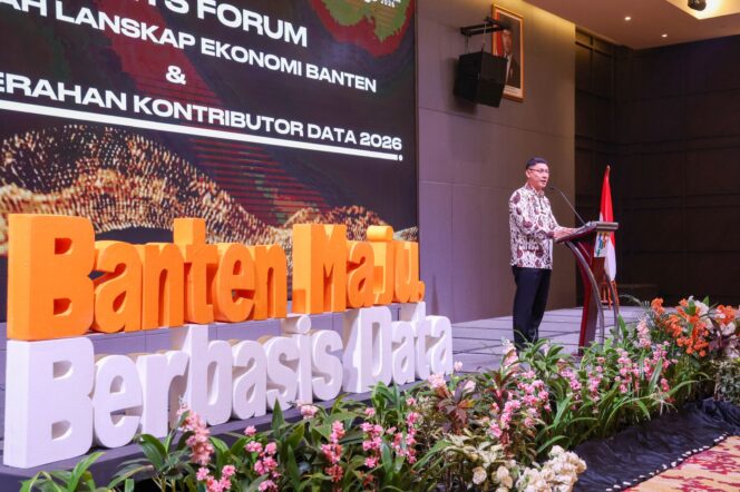 
 Sekretaris Daerah Deden Apriandhi Hartawan saat acara 