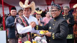 Gubernur Banten Andra Soni dan Bupati Tangerang Moch Maesyal Rasyid saat Peringatan Hari Jadi Ke-394 Kabupaten Tangerang di Gedung DPRD Kabupaten Tangerang, Selasa (13/10/2026). Foto: Ist