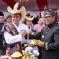 Gubernur Banten Andra Soni dan Bupati Tangerang Moch Maesyal Rasyid saat Peringatan Hari Jadi Ke-394 Kabupaten Tangerang di Gedung DPRD Kabupaten Tangerang, Selasa (13/10/2026). Foto: Ist