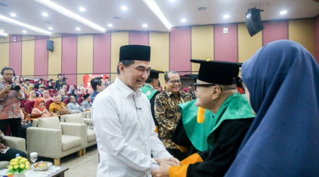 Wakil Gubernur Banten Achmad Dimyati Natakusumah saat menghadiri Sidang Senat Terbuka Pengukuhan Guru Besar di Universitas Islam Negeri (UIN) Sultan Maulana Hasanuddin (SMH) Banten, Kota Serang. Foto: Ist
