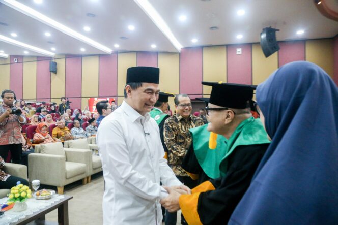 
 Wakil Gubernur Banten Achmad Dimyati Natakusumah saat menghadiri Sidang Senat Terbuka Pengukuhan Guru Besar di Universitas Islam Negeri (UIN) Sultan Maulana Hasanuddin (SMH) Banten, Kota Serang. Foto: Ist