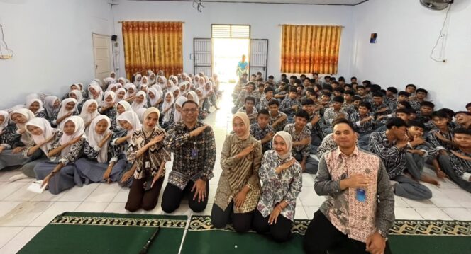 
 Bank Banten KCK Rangkasbitung Ajak Siswa SMAN 1 Kalanganyar Lebak Bijak Kelola Uang Sejak Dini. Foto: Ist