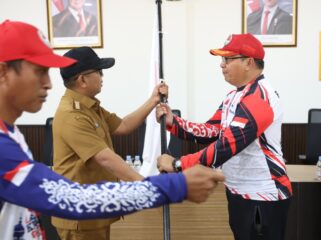 Gubernur Banten Andra Soni saat melepas kontingen Persatuan Gateball Indonesia (Pergatsi) Provinsi Banten yang akan berlaga pada Kejuaraan Nasional (Kejurnas) Gateball 2026. Foto: Ist
