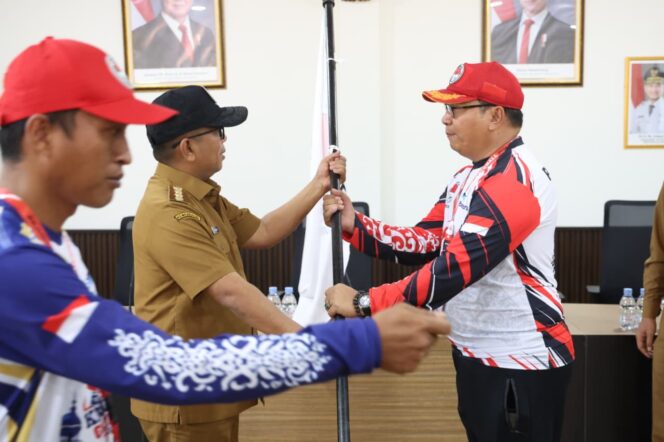 
 Gubernur Banten Andra Soni saat melepas kontingen Persatuan Gateball Indonesia (Pergatsi) Provinsi Banten yang akan berlaga pada Kejuaraan Nasional (Kejurnas) Gateball 2026. Foto: Ist