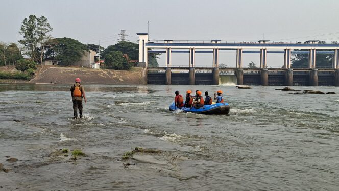 
 Atlet arung jeram Kota Tangerang saat latihan di Sungai Cisadane. Foto: Ist