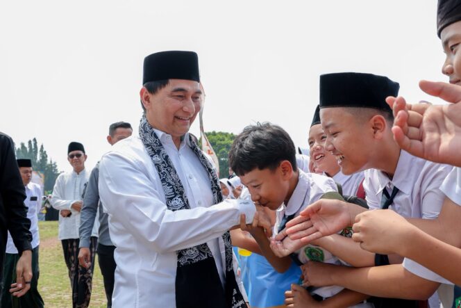 
 Wakil Gubernur Dimyati Natakusumah saat menghadiri peringatan Hari Santri Nasional (HSN) Tingkat Kabupaten Pandeglang. Foto: Ist