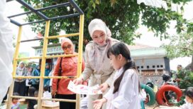 Ketua Tim Penilai Ruang Bersama Indonesia (RBI) Provinsi Banten, Irna Narulita saat Kunjungi Kampung Jimpitan Batuceper Kota Tangerang. Foto: Ist