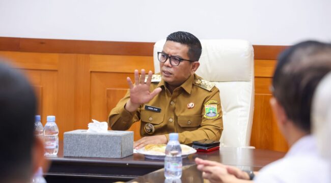 Gubernur Banten Andra Soni saat menerima kunjungan Komisi Nasional Perlindungan Anak (Komnas PA) Provinsi Banten. Foto: Ist