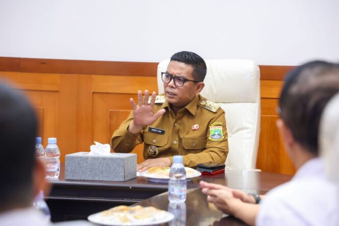 
 Gubernur Banten Andra Soni saat menerima kunjungan Komisi Nasional Perlindungan Anak (Komnas PA) Provinsi Banten. Foto: Ist
