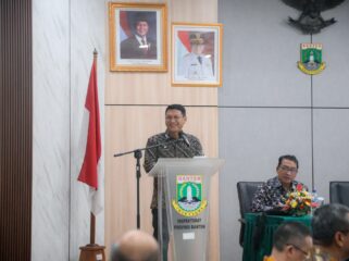Sekda Deden Apriandhi Hartawan dalam Rapat Koordinasi (Rakor) APIP Wilayah Jawa Barat dan Banten di Gedung Inspektorat Provinsi Banten, Kawasan Pusat Pemerintahan Provinsi Banten (KP3B), Curug, Kota Serang. Foto: Ist