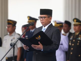 Gubernur Banten Andra Soni bertindak sebagai inspektur upacara di Lapangan Upacara Kawasan Pusat Pemerintahan Provinsi Banten (KP3B), Curug, Kota Serang. Foto: ist