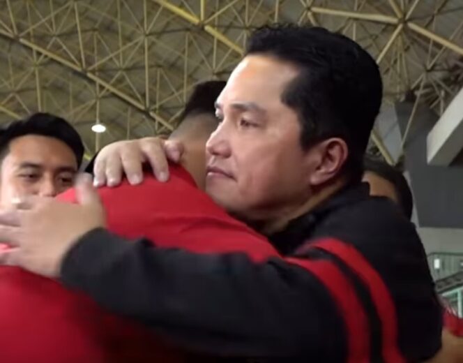 
 Ketua Umum PSSI, Erick Tohir saat memeluk salah satu Pemain Timnas U-20. Foto: istimewa