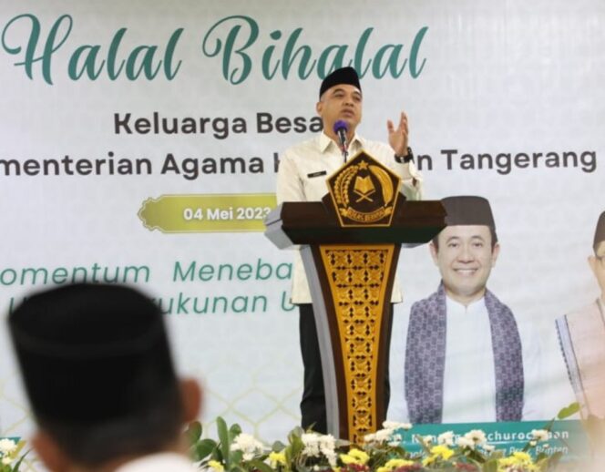 
 Bupati Tangerang, Ahmed Zaki Iskandar saat Menghadiri Halal Bihalal Kementerian Agama Kabupaten Tangerang. Foto: Pemkab Tangerang