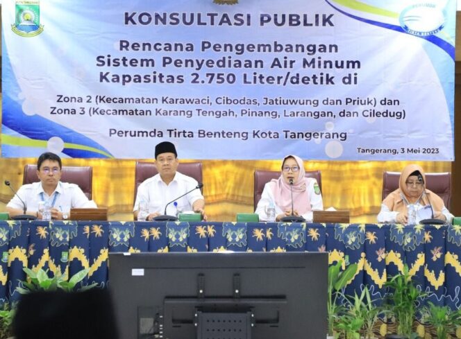 
 Plt. Direktur Perumda Tirta Benteng Kota Tangerang, Doddy Efendi saat Konsultasi Publik, Rabu, (04/05/2023). Foto: Perumdatb