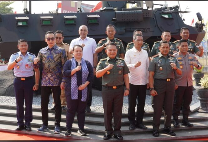
 Bupati Tangerang,A. Zaki Iskandar saat menghadiri peresmian Monumen Tugu Anoa oleh KSAD Jenderal Dudung Abdurrachman di PIK 2 Kecamatan Kosambi Kabupaten Tangerang. Selasa, (22/8/23). 