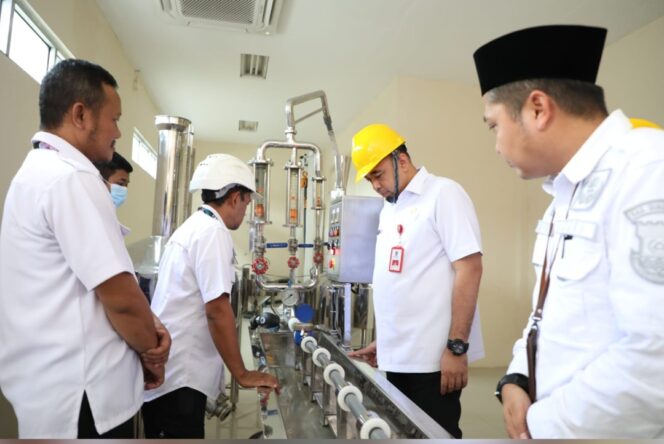 
 Bupati Tangerang Ahmed Zaki Iskandar saat meresmikan Instalasi Pengujian Tangki Ukur Mobil (TUM) dan instalasi Pengujian Meter Air. Foto: Istimewa