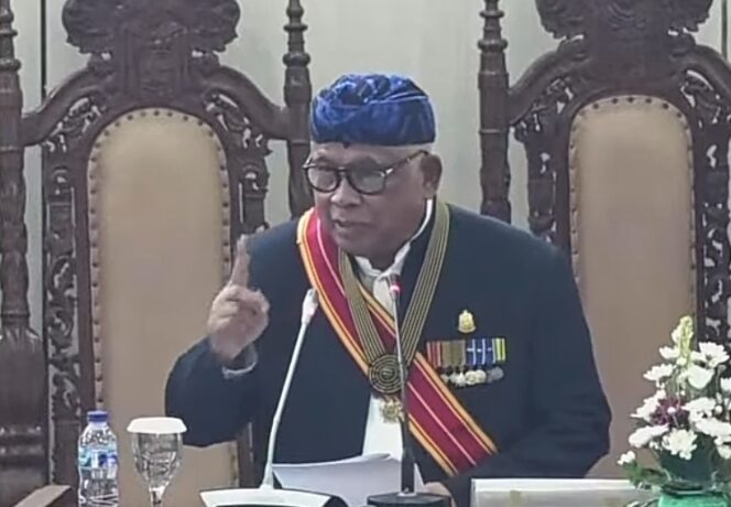 
 Ketua Umum Perkumpulan Urang Banten (PUB), Irjen Pol (Purn) Taufiequrachman Ruki saat menyampaikan sambutan HUT Provinsi Banten Ke-23 di Ruang Paripurna DPRD Banten. Foto: Tangkapan Layar