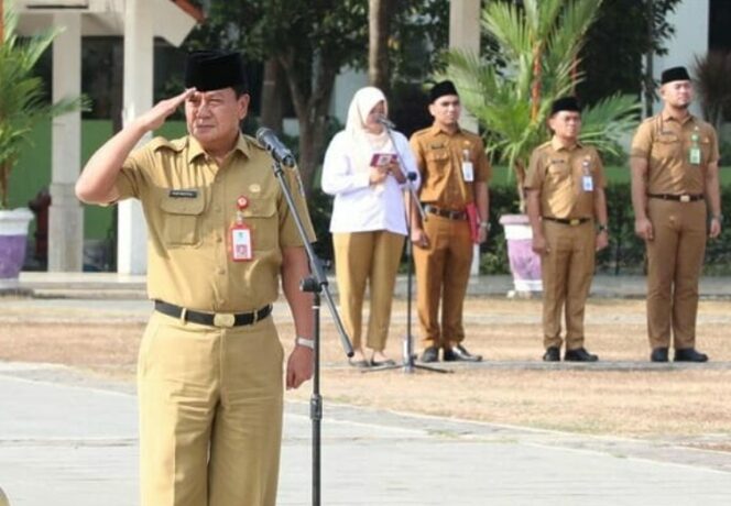 
 Sekda Kabupaten Tangerang, Moch. Maesyal Rasyid saat apel di Lapangan Raden Aria Yudha Negara Puspemkab Tangerang, Senin (9/10/23). Foto: Istimewa