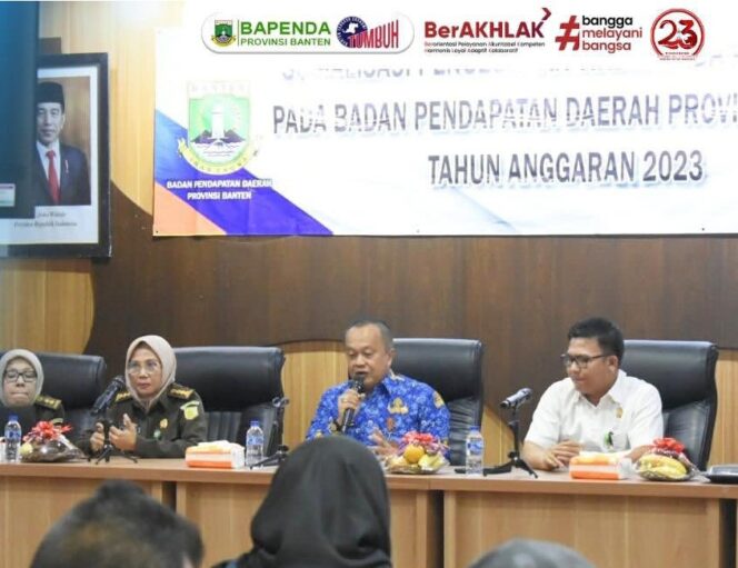 
 Kepala Kejaksaan Tinggi Provinsi Banten, Era Indah Soraya dan Plt. Kepala Badan Pendapatan Daerah (Bapenda) Provinsi Banten. Foto: Istimewa