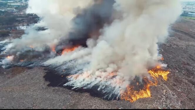 
 Penampakan Kondisi TPA Rawa Kucing saat terbakar. Foto: Istimewa