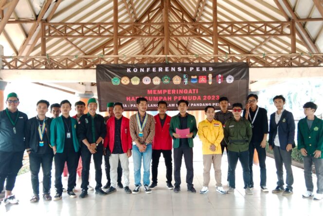 
 Organisasi Kepemudaan dan Kemahasiswaan Cipayung Plus PW Kumala Pandeglang, PW Kumandang Pandeglang,dan Badan Eksekutif Mahasiswa (BEM) Se - Pandeglang. Foto: Tangerang Pos