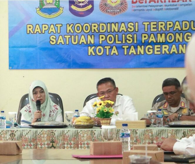 
 Dirut Perumda Pasar Kota Tangerang, Titien Mulyati saat menghadiri Rakor Terpadu Bersama tahapan persiapan relokasi pedagang pasar anyar Kota Tangerang. Foto: ist