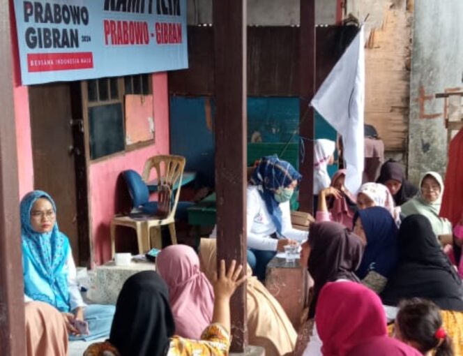 
 Ratna Jumila A.Md, Keb bersama dengan Pejuang Bunda Pertiwi Peduli Kesehatan Rahim Ibu. Foto: ist