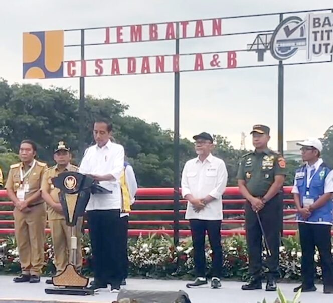 Presiden Jokowi saat Meresmikan Jembatan Cisadane A dan B Kota Tangerang. Foto: TangerangPos