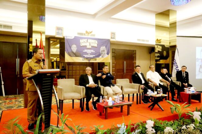 
 Pj Wali Kota Tangerang Dr Nurdin saat Memberikan Sambutan pada Acara Raker PERADI Kota Tangerang. Foto: ist