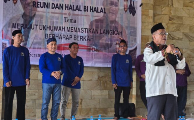 
 Rektor UIN SMHB Serang Prof. Dr. KH. Wawan Wahyudin, M. Pd saat menghadiri Reuni Akbar STAIN SMHB Angkatan 97. Foto: TangerangPos 
