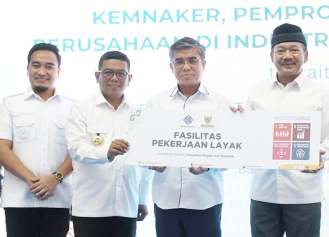 
 Gubernur Banten Andra Soni dan Menteri Tenaga Kerja Republik Indonesia Yassierli, tandatangani Komitmen Bersama Penempatan dan Promosi Tenaga Kerja Disabilitas. Foto: ist