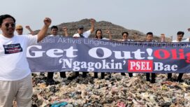 Koordinator Koalisi Aktivis Lingkungan Hidup Tangerang (Kalung), Ade Yunus Saat Aksi Percepatan PSEL di TPA Rawa Kucing Kota Tangerang. Foto: TangerangPos 