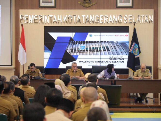 
 Wali Kota Tangerang Selatan Benyamin Davnie saat Membuka kegiatan sosialisasi pengendalian gratifikasi yang diikuti oleh perangkat daerah hingga 54 kelurahan se-Kota Tangerang Selatan. Foto: ist