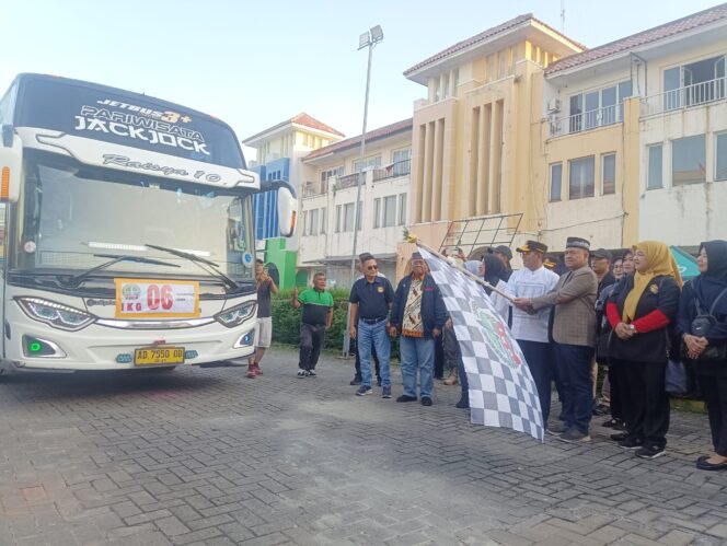 
 Gubernur Banten Andra Soni saat melepas Mudik Bebarengan Keluarga Ikatan Keluarga Gunung Kidul (IKG) di CBD Ciledug Kota Tangerang. Foto: TangerangPos 