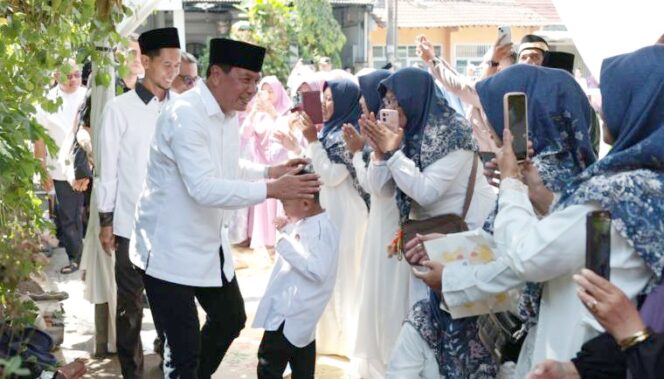 
 Bupati Tangerang Moch Maesyal Rasyid saat halal bihalal bersama Forum RW, warga dan ibu ibu majlis taklim se-Kec. Pasarkemis dan Rajeg di Perumahan Tangerang Elok. Foto: ist