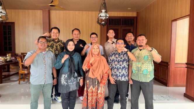 
 Forum Baris Berbaris (FBB) Kota Tangerang didampingi FBB Provinsi Banten saat melaksanakan audiensi bersama Walikota Kota Tangerang, H. Sachrudin. Foto: ist