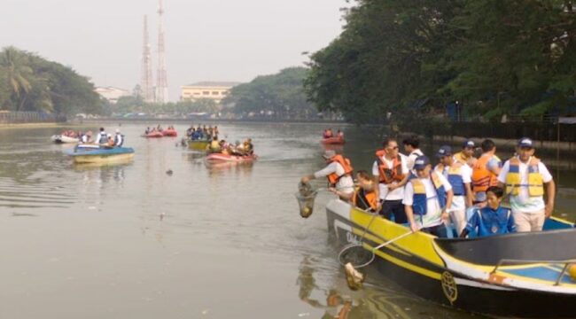 Kegiatan Aksi Bersih-bersih Sungai Cisadane dalam Rangka Memperingati Hari Lingkungan Hidup Sedunia dalam Acara Lebaran Cisadane yang diinisiasi oleh Banksasuci Foundation. Foto: TangerangPos 
