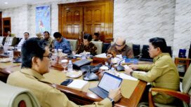 Wali Kota Tangerang Sachrudin Didampingi Kepala DPMPTSP Kota Tangerang Sugiharto Bagdja saat menerima Tim Uji Petik PTSP. Foto: Ist