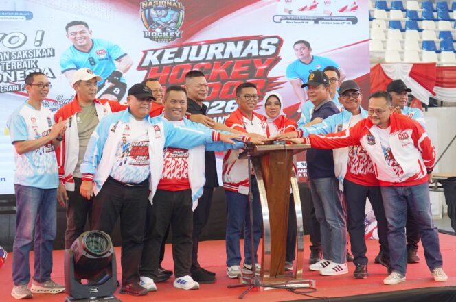 
 Gubernur Banten Andra Soni saat Membuka Kejurnas Hockey Indoor Tahun 2026 di Nambo Jaya Sport Center Karawaci Kota Tangerang. Foto: TangerangPos 