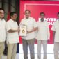 Wali Kota Serang sekaligus Ketua DPC Gerindra Kota Serang saat menerima SK DPP Partai Gerindra yang diserahkan langsung oleh Ketua DPD Gerindra Provinsi Banten, Andra Soni. Foto: Imam DJM 