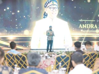 Gubernur Banten Andra Soni saat menghadiri Malam Anugerah Banten Achievement TangerangPos Awards 2026. Foto: TangerangPos 